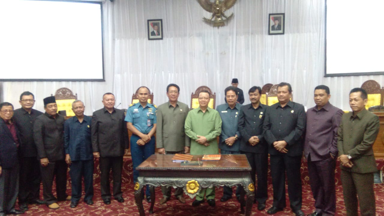 Foto Bersama Plt Gubernur Bengkulu Bersama Jajaran DPRD Provinsi Bengkulu