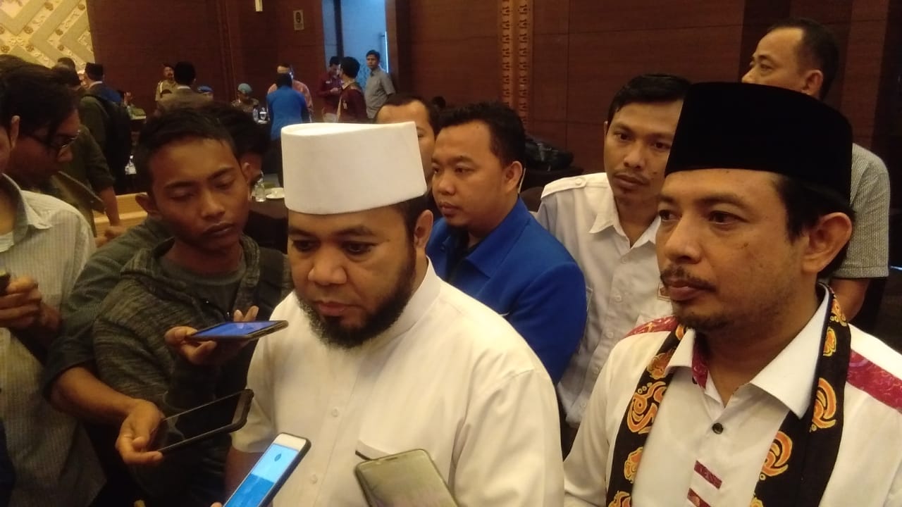 Helmi Hasan Didampingi Dedy Wahyudi Saat Sesi Wawancara
