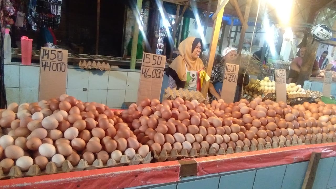 Pedagang Telur Ayam Pasar Panorama Bengkulu