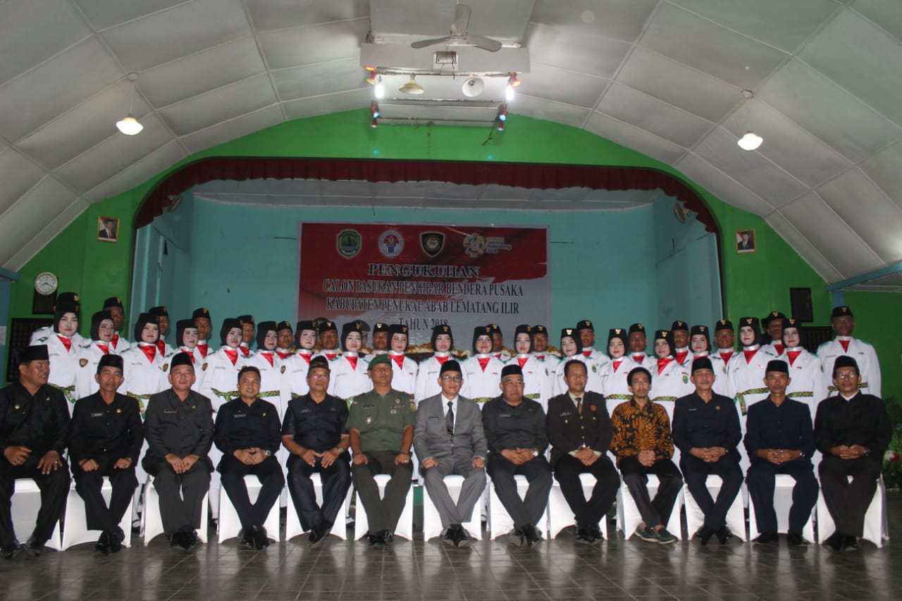 Foto Bersama Bupati PALI dan Paskibraka