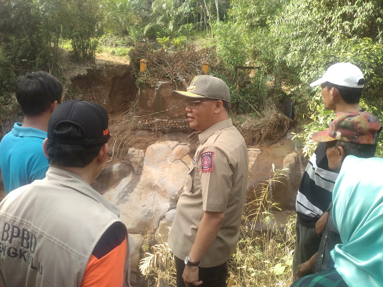 Gubernur Tinjau Langsung Jembatan Putus di Rajak Besi