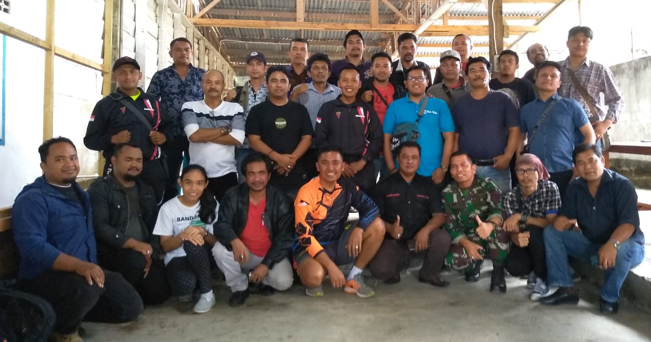 Komandan Batalion 125/Simbisa Rangkul Wartawan dan LSM