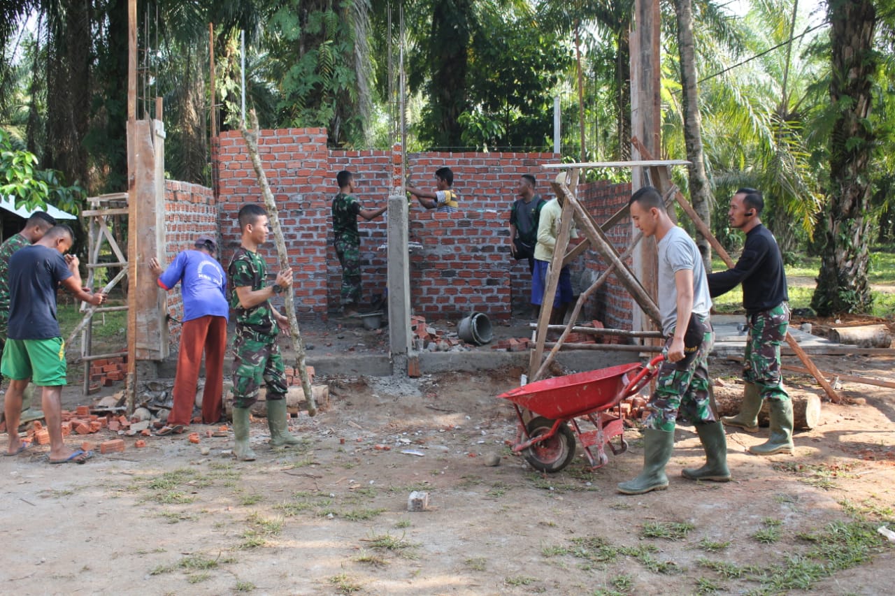 Pembangunan Tempat Wudhu dan WC Masjid Babul Jannah Dikebut Satgas TMMD