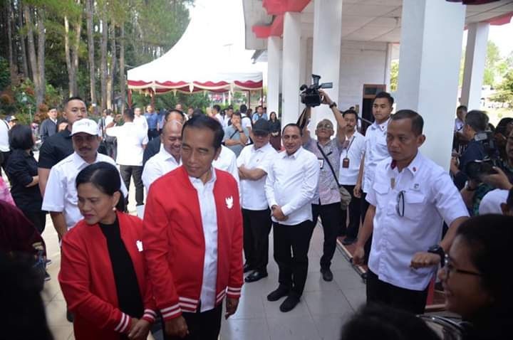 Jokowi Bersama Gubernur Tinjau Lokasi Wisata Rohani Salib Kasih  