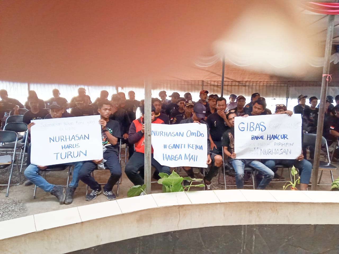Ketua Sektor Gibas Cinta Damai Karawang Tuntut Nurhasan Mundur 
