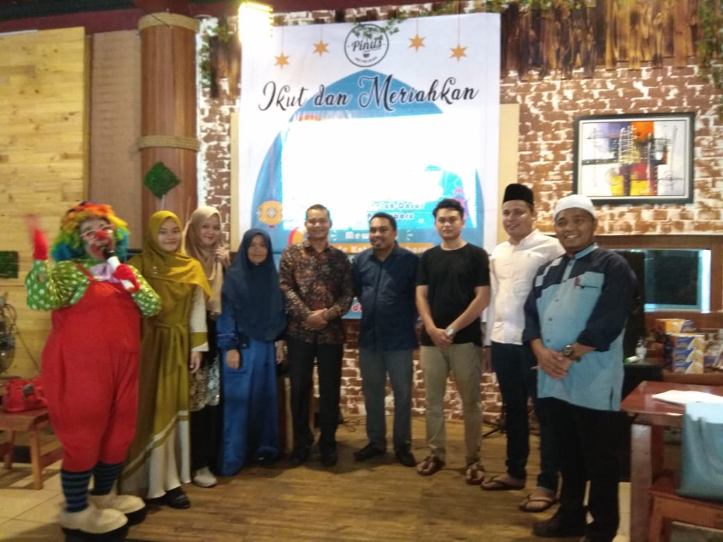 Pekanbaru - GEMPUR ( Gerakan muda pengikut Rasulullah) adakan Tablig Akbar dengan Tema kewajiban & penting nya membentuk generasi qur'ani & Islami yang diselengarakan Di Pinus coffe shop and Mitting room Jalan Paus Ujung no 155 Marpoyan damai, Pekanbaru,Minggu 4/8/2019  Selain Tablig Akbar GEMPUR ( Gerakan muda pengikut Rasulullah) juga adakan Perlombaan Hifzil Qur'an tingkat SD se kota Pekanbaru, Lomba Mewarnai tingkat TK & Paud se Kota Pekanbaru     Busro M.Pdi selaku  ketua panitia dalam sambutannya meny