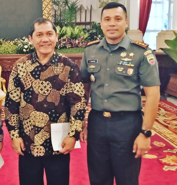 Bupati Karo usai acara  Rakornas Karhutla di istana Negara foto bersama Dandim 0205 /TK.( Ist)