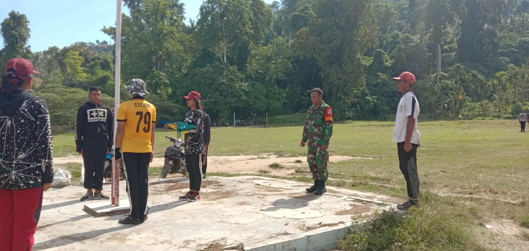 Babinsa Koramil 09/LB latih PBB Siswa-Siswi SMA Negri 1 Laubaleng 