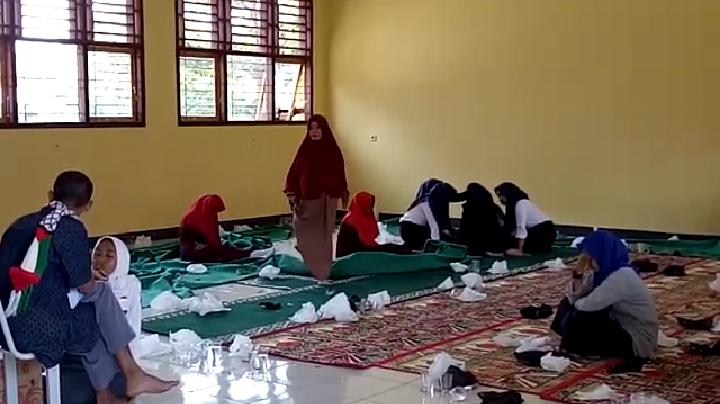 Puluhan Siswa-siswi SMKN 7 Kerusuhan  Masal
