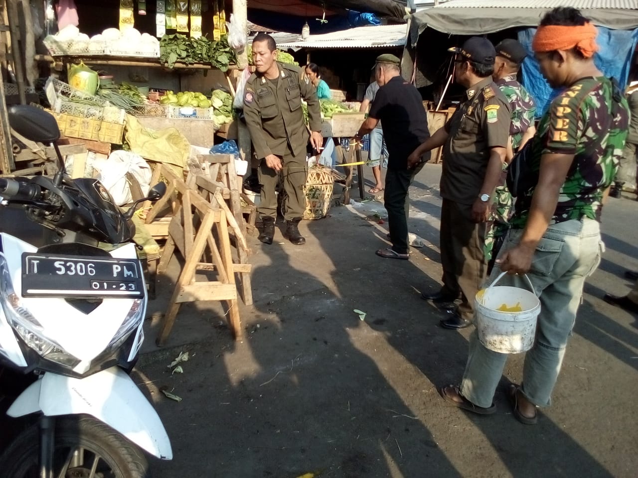 Pemerintah Kelurahan Nagasari Tertibkan Para PKL