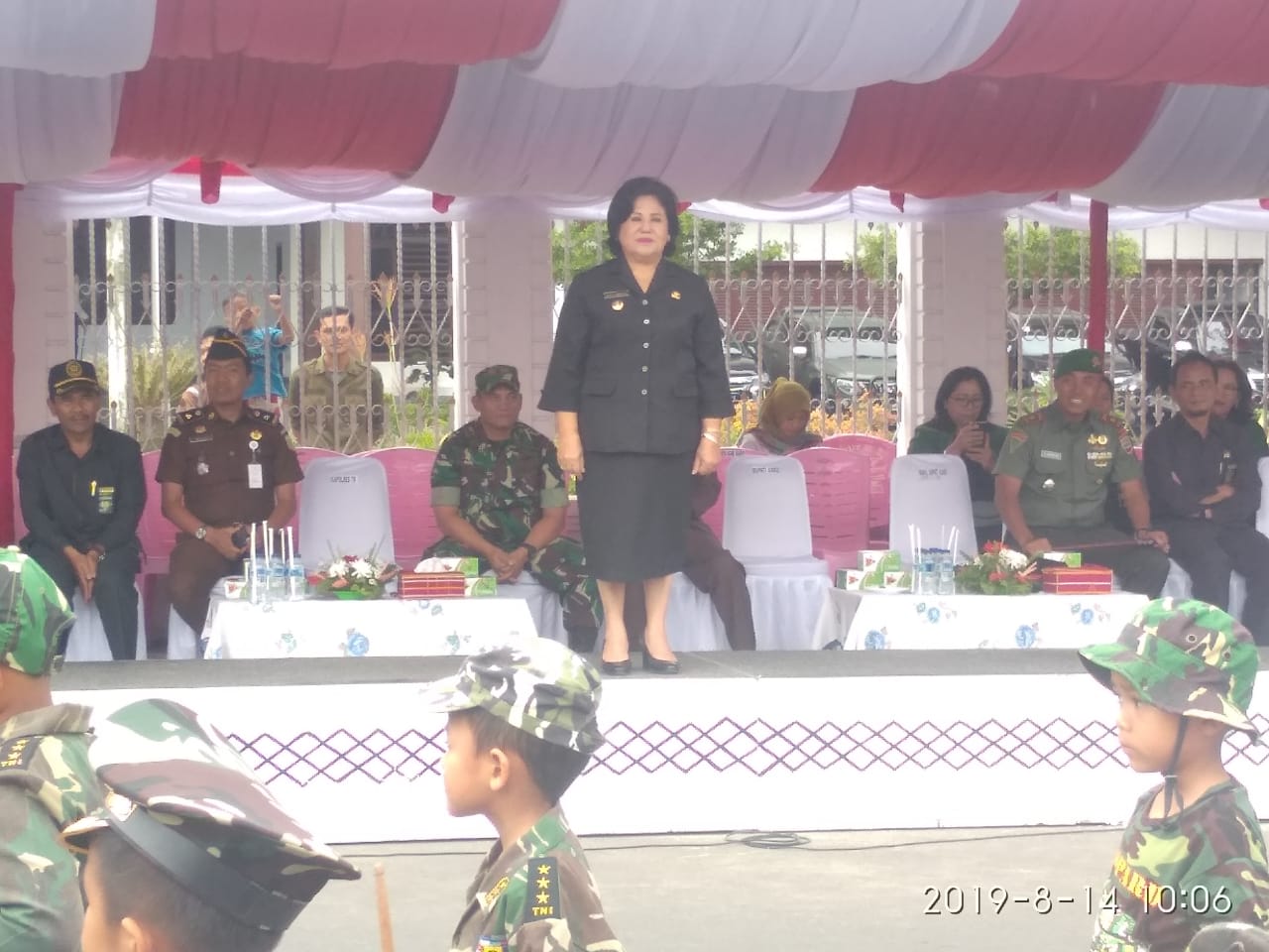 Wabup Karo Sambut Peserta Pawai