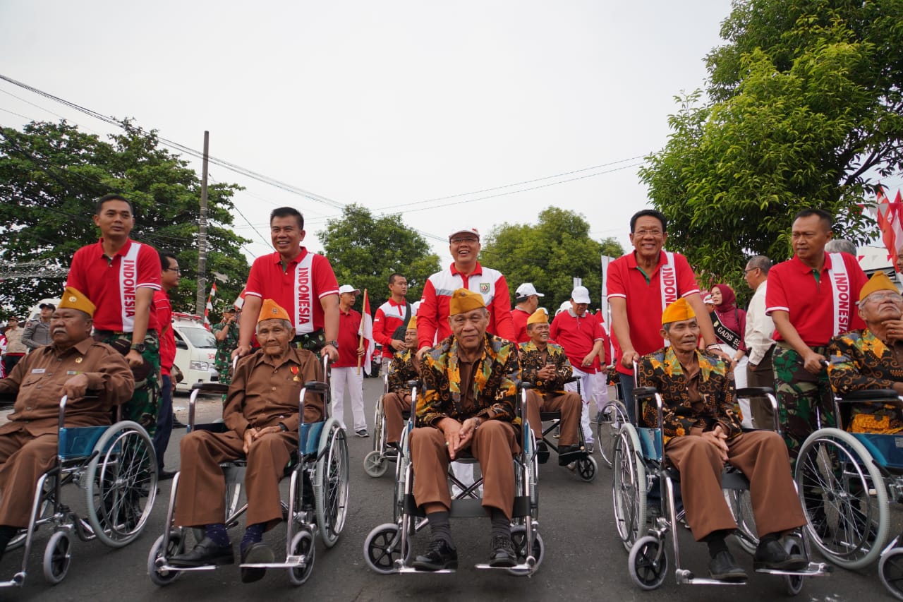 Kirab Bendera Merah Putih Meriahkan Perayaan HUT RI di Bengkulu