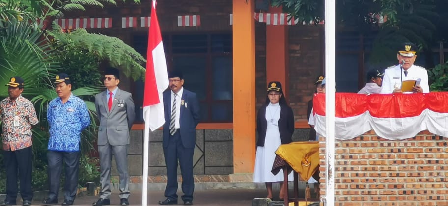 bupati karo Irup Upacara memperingati hari kemerdekaan yang ke 74 Di sekolah Santa Maria Gg. Garuda Kabanjahe, sekaligus membacakan kata sambutan Gubsu Edy Rahmayadi. (ist)