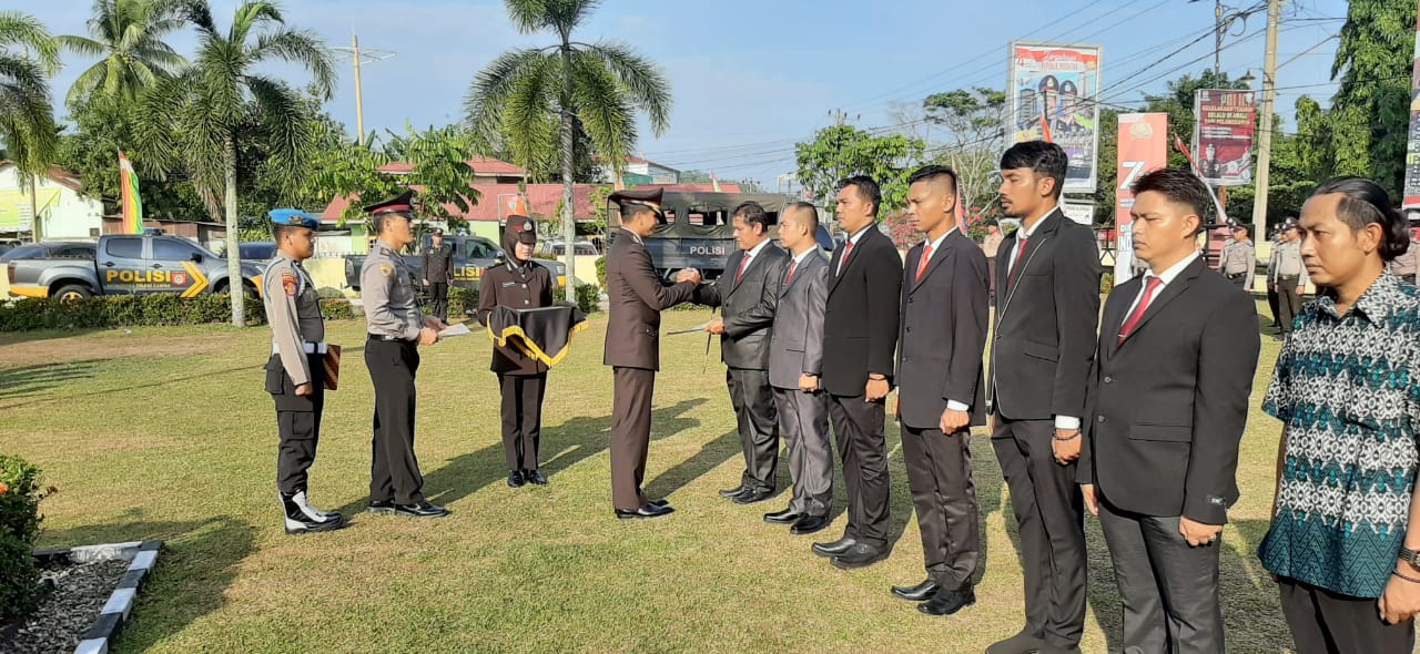 Upacara HUT RI ke-74 di Polres Kampar, 7 Personel dan 1 Warga Masyarakat Diberi Penghargaan