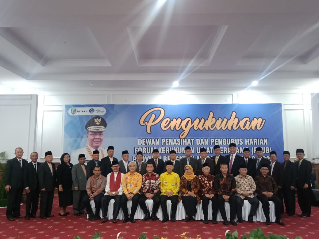 H-1 Penutupan TMMD, 2 Sasaran Fisik Rampung 100% Hari Ini Kota Bengkulu, TuntasOnline.Com - H-1 Penutupan Kegiatan TNI Manunggal Membangun Desa (TMMD) ke-105 Kodim 0407/BKL, 6 Pembangunan Item Fisik telah rampung 100% pada Rabu (07/08/2019). Dan terpantau di Lapangan ada 2 item fisik yang masih dikebut pengerjaannya dan realisasi pembangunannya 95%. 2 item fisik yang dimaksud yaitu : 1. Pembangunan Tempat Wudhu dan WC Masjid Babul Jannah 2. Pembangunan Jembatan Penunjang Jalan Penghubung Kelurahan Padang Se