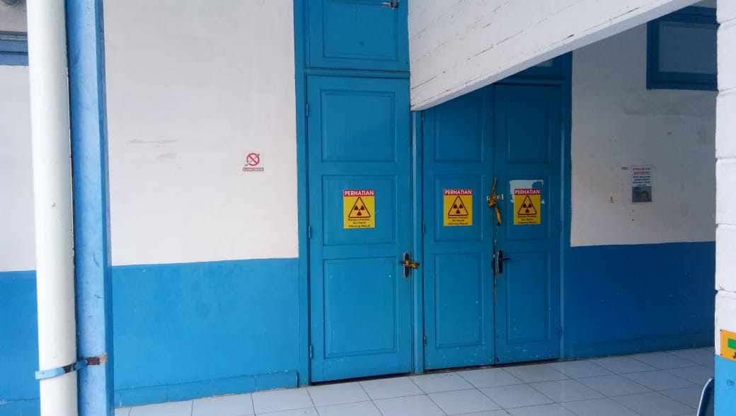 Pintu Ruangan instalasi radiologi RSU Kabanjahe  masih tersegel.