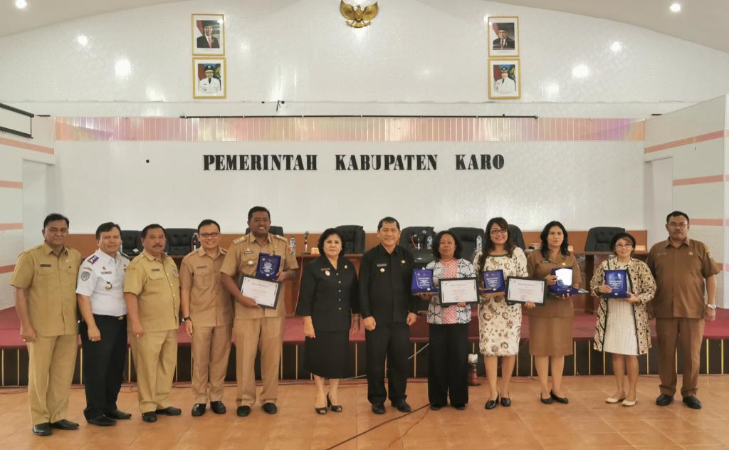  foto bersama para peserta  penerima penghargaan wajib pajak terbaik tahun 2019(TO/ist)