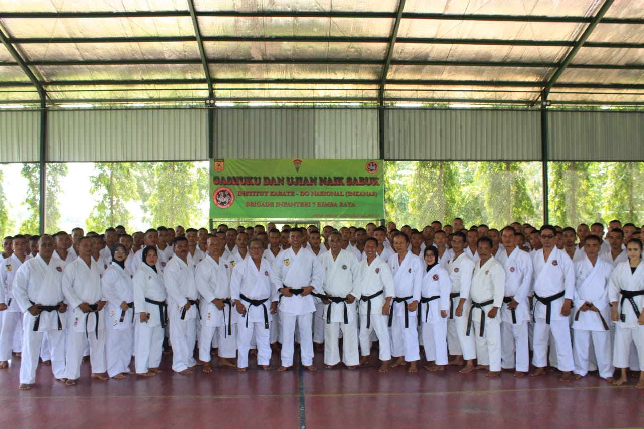 Komandan Brigade Infantri (Danbrigif) 7/Rimba Raya, Kodam I/BB, Letkol Inf Agustatius Sitepu, S.Sos, Msi saat meresmikan Dojo Khusus Karate-do INKANAS di Asrama Brigif 7/Rimba Raya di Gedung Indor Pancasila. Kabanjahe, Rabu 11 September 2019(Rekro Trgn)