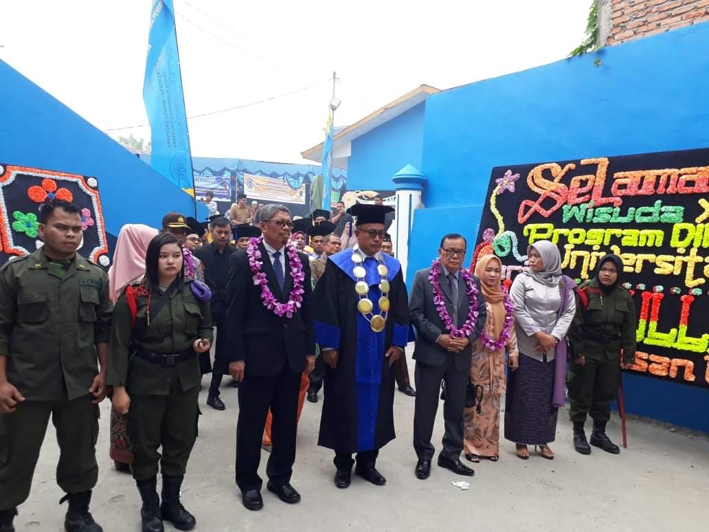 ULB Wisuda 715 Mahasiswa