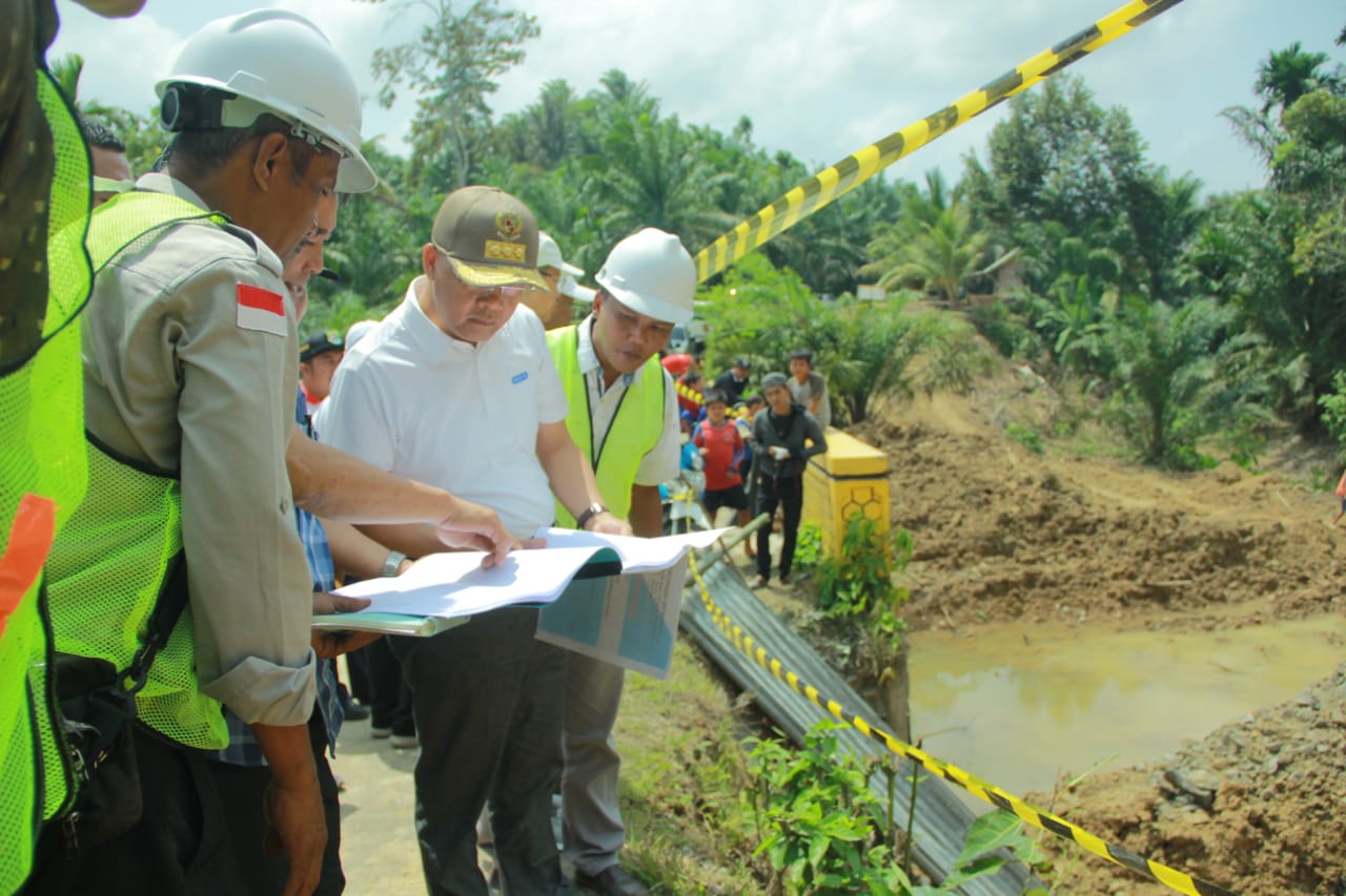 Gubernur Tinjau Ruas Jalan Kelutum-Simpang Pino