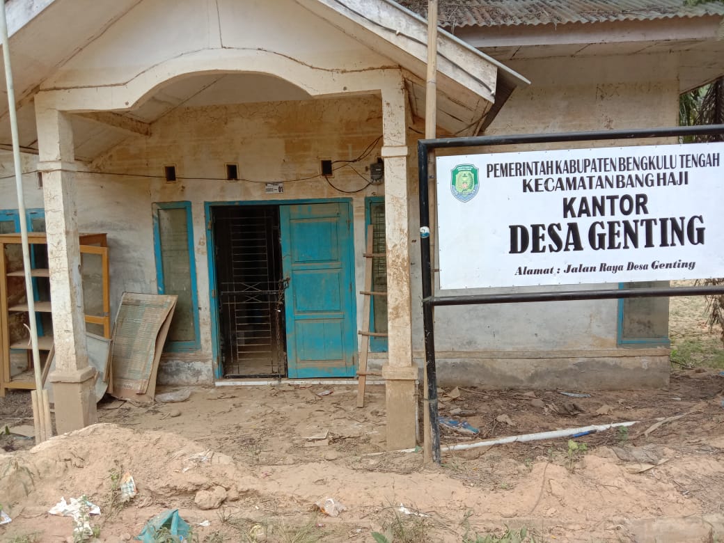 Usai Dilanda Banjir Kantor Desa Terbengkalai