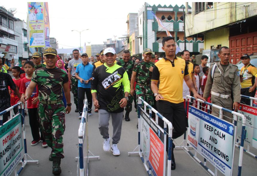 Bupati Labuhanbatu Lepas Ribuan Peserta Jalan Santai HUT Ke-74 Pemkab