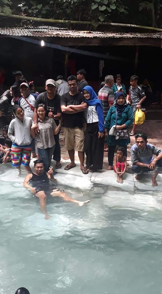 Alumni SMPN 5 Rantau Prapat gelar liburan bersama