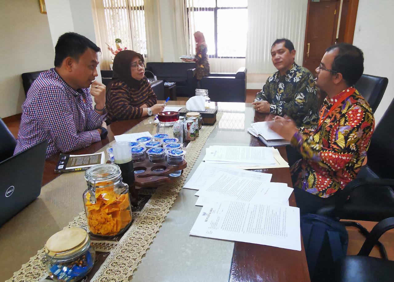 Bupati Karo Terkelin Brahmana didampingi dinas BKD berkonsultasi seleksi JPT di ruang komisioner KASN di Jakarta