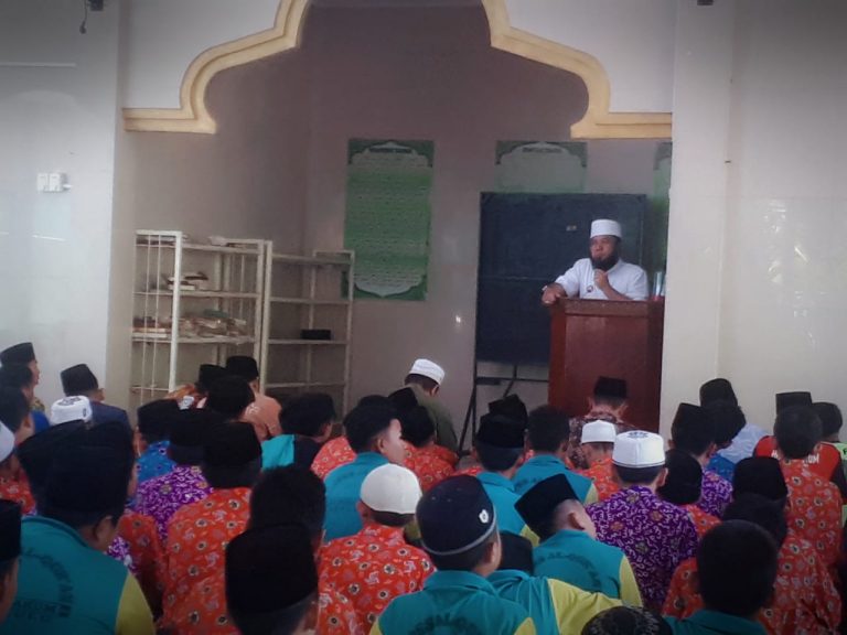 Walikota Bengkulu Ajak Santri Tinggal di Kediamannya