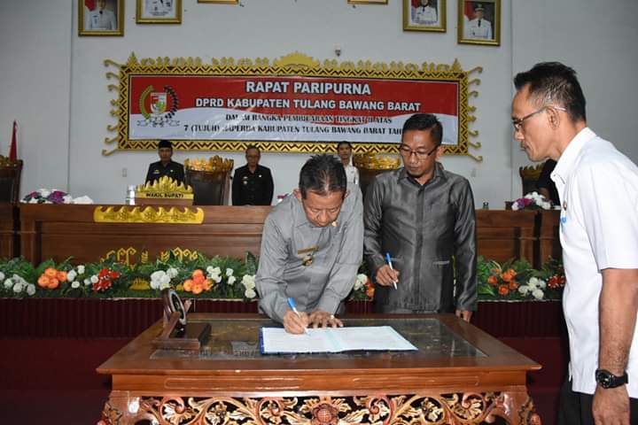 Wabup Tubaba Hadiri Rapat Paripurna Pengesahan 7 Raperda