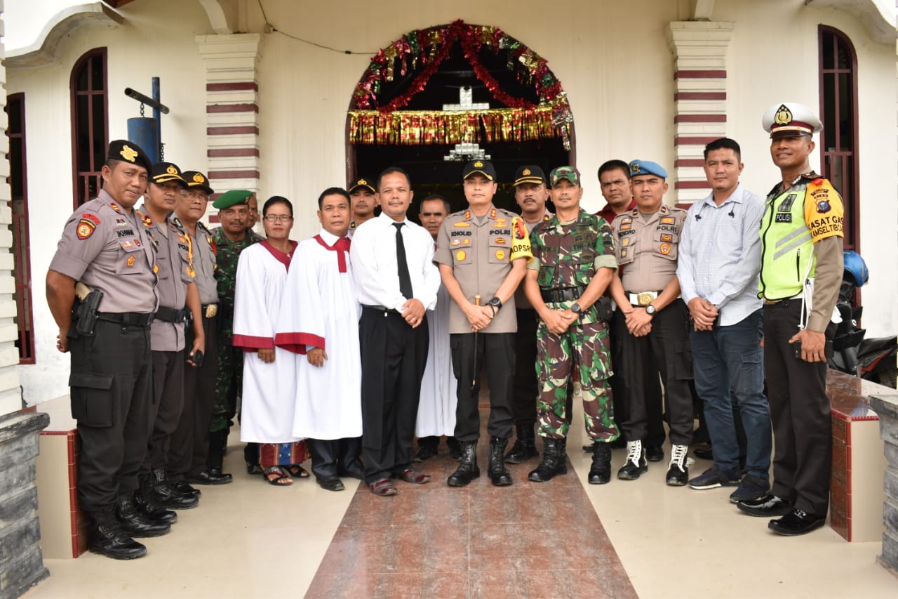 Kapolres Kampar Tinjau Pengamanan Gereja di Tapung