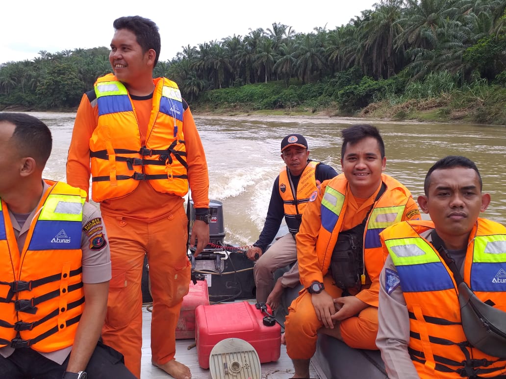 Tim SAR Sisir Aliran Sungai Bilah