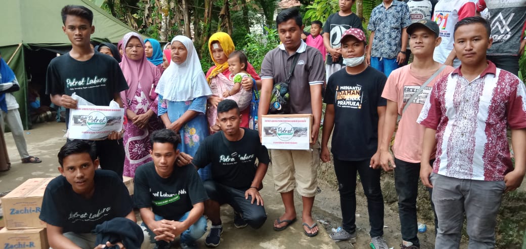 Potret Labura salurkan bantuan untuk korban bajir bandang Labura