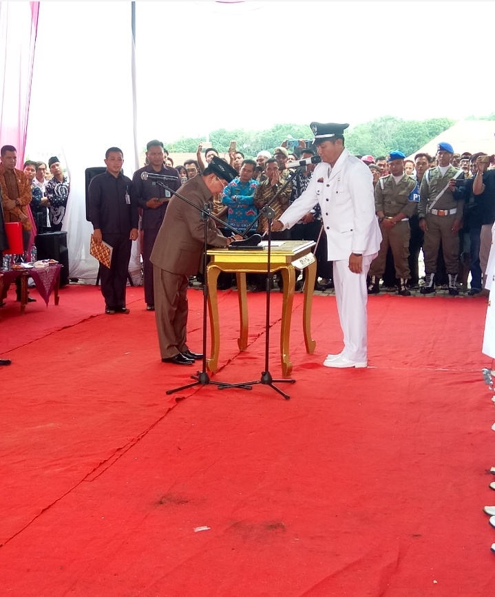Plt Bupati Mesuji Lantik Kades Simpang Pematang