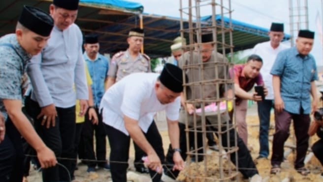 Pemkab Labuhanbatu Bantu Pembagunan Masjid Ar-Rahman 100 Juta Rupiah
