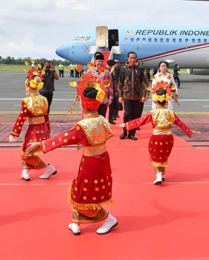 Gubernur dan Masyarakat Bengkulu Sambut Kedatangan Presiden RI