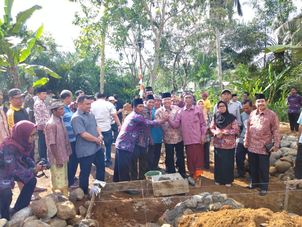 Gubernur Rohidin Berbaur Dalam Keberagaman Masyarakat Desa Sumber Agung