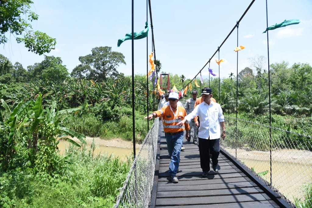 Bupati Tapsel Resmikan Jembatan Gantung Martabe