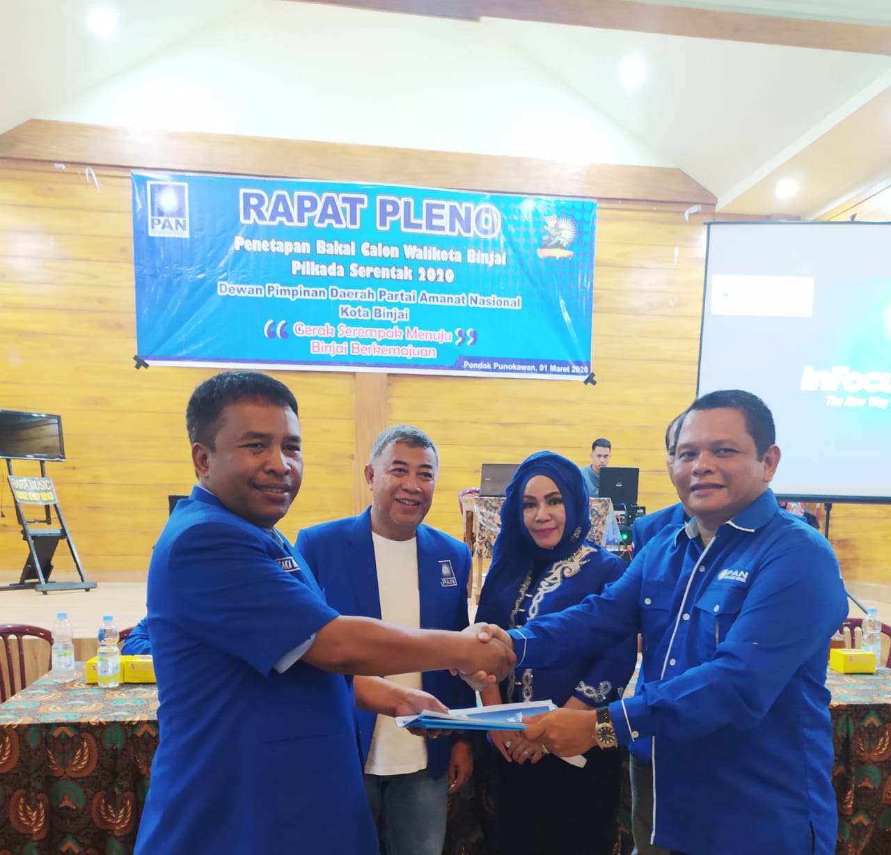 Osaka Ginting Ketua TIM Pilkada DPW PAN Sumut saat Menerima Bacalon Walkot Kota Binjai 