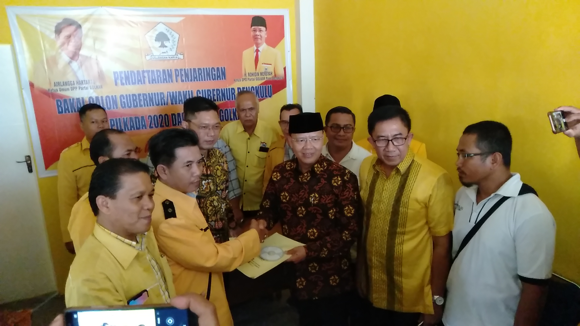Petahana Ambil Formulir Balongub ke Golkar