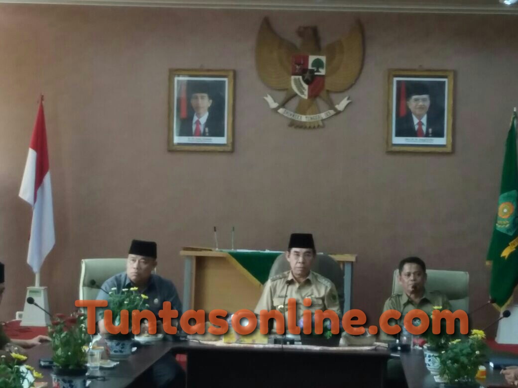 Bupati RL Ahmad Hijazi memimpin Rapat dengan BKPSDM Provinsi 