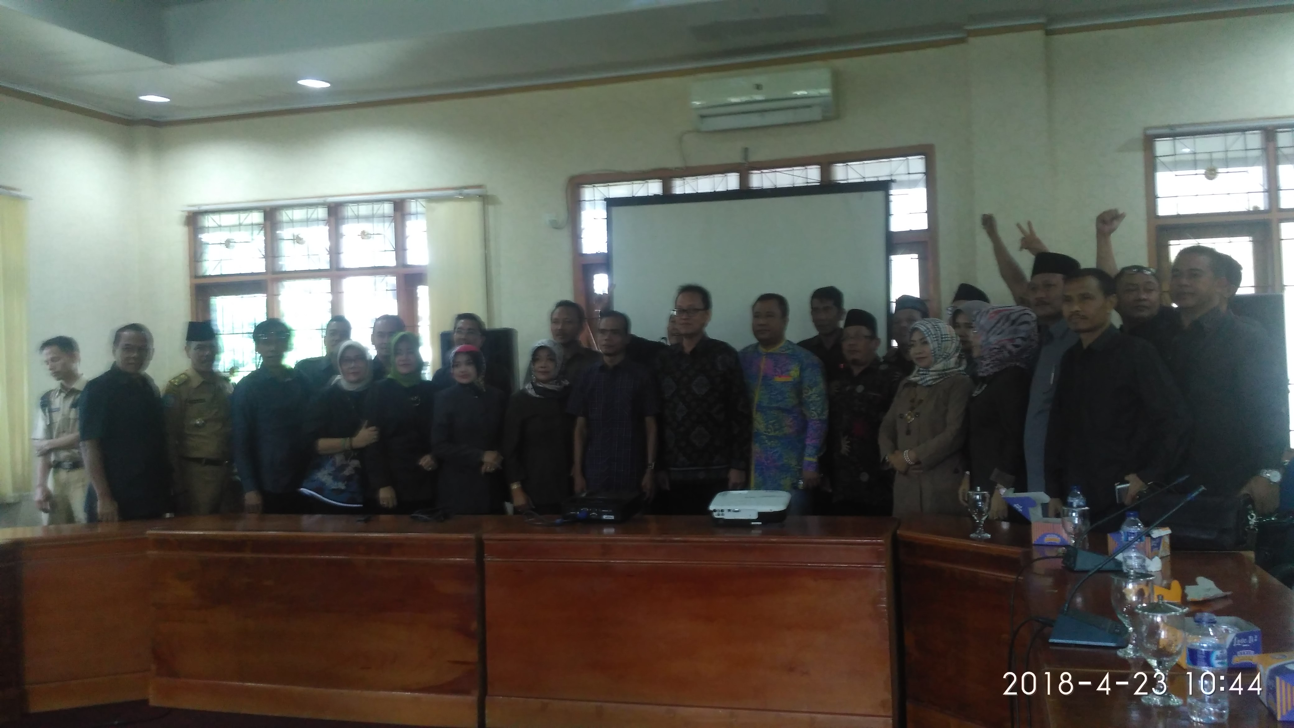 Waka II Teuku Zulkarnain foto bersama Dengan Banmus DPRD Malang 