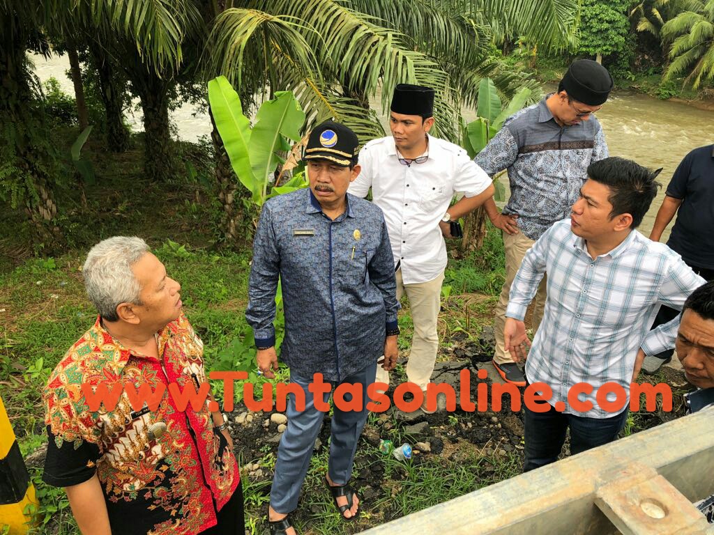 Tampak Ketua Komisi 3 dan Anggota DPRD Provinsi Bengkulu Serta Wabup BU dan Camat TAP