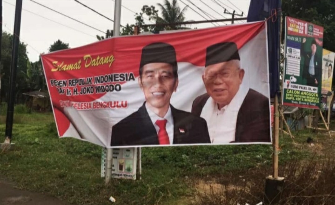 Tampak Spanduk Joko Widodo dan Ma'ruf Amin