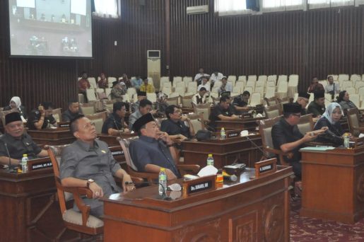 8 Fraksi DPRD Setujui 3 Revisi Raperda Dibahas Lebih Lanjut