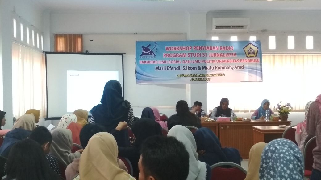 Peserta yang hadir dalam workshop Jurnalistik Unib
