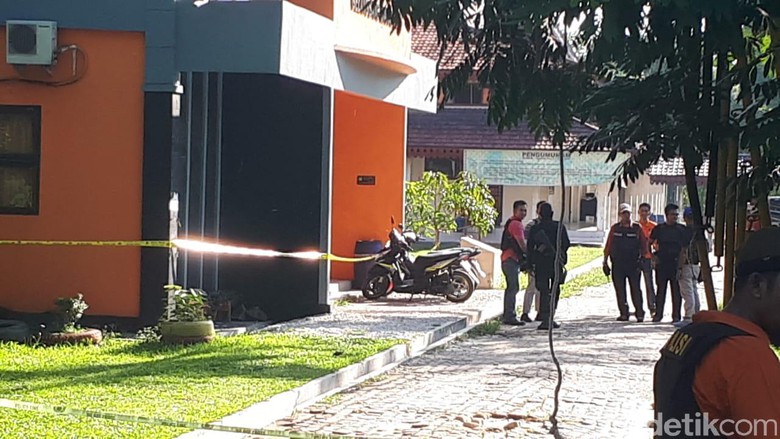 Foto: Densus 88 Geledah Kampus UNRI