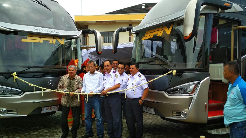 Penguntingan Pita secara Simbolis 
