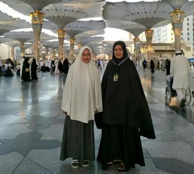 Bupati Indah Putri Indriani bersama suami beserta kedua orang tuanya serta pimpinan SKPD, Kasatpol PP Damkar H.Aspar, Keuangan,  kembali melaksanakan ibadah umroh di Tanah Suci Mekkah.
