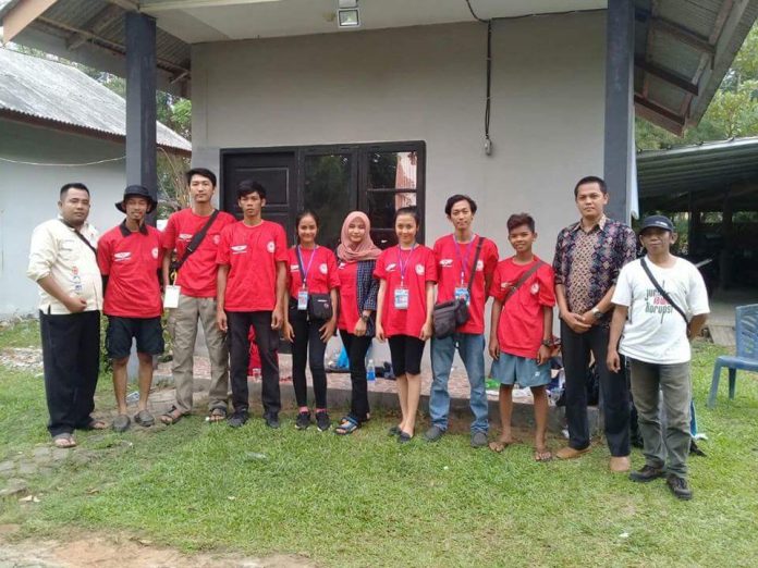 Tampak Pengurus FPTI dengan atlet 